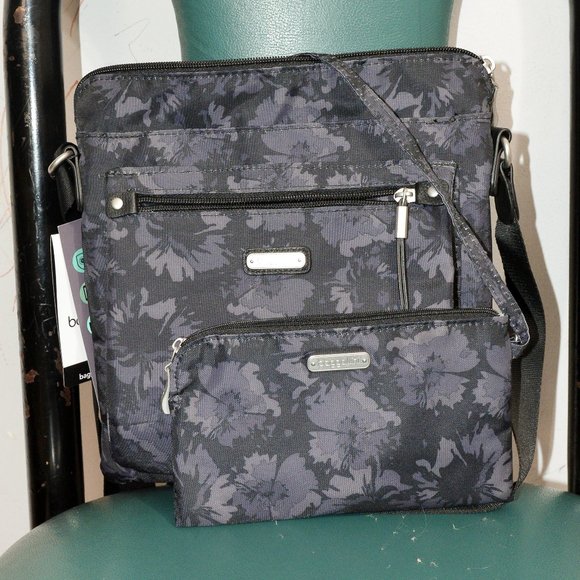 Baggallini go bagg with RFID phone‎ wristlet - Picture 1 of 8